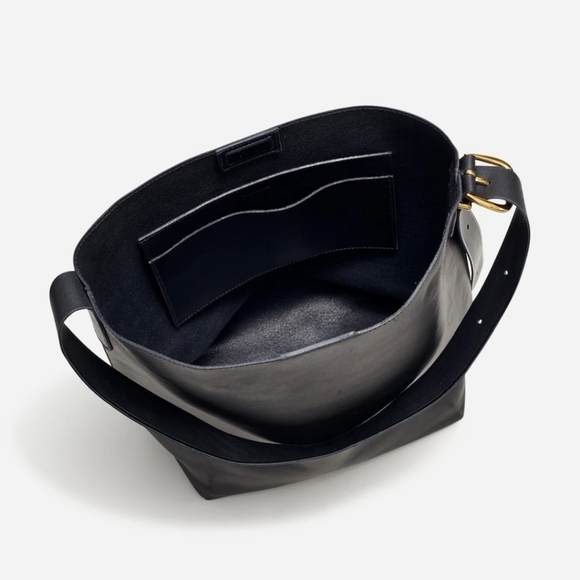 New! Madewell The Essential Bucket Tote in True Black Leather - Picture 4 of 16